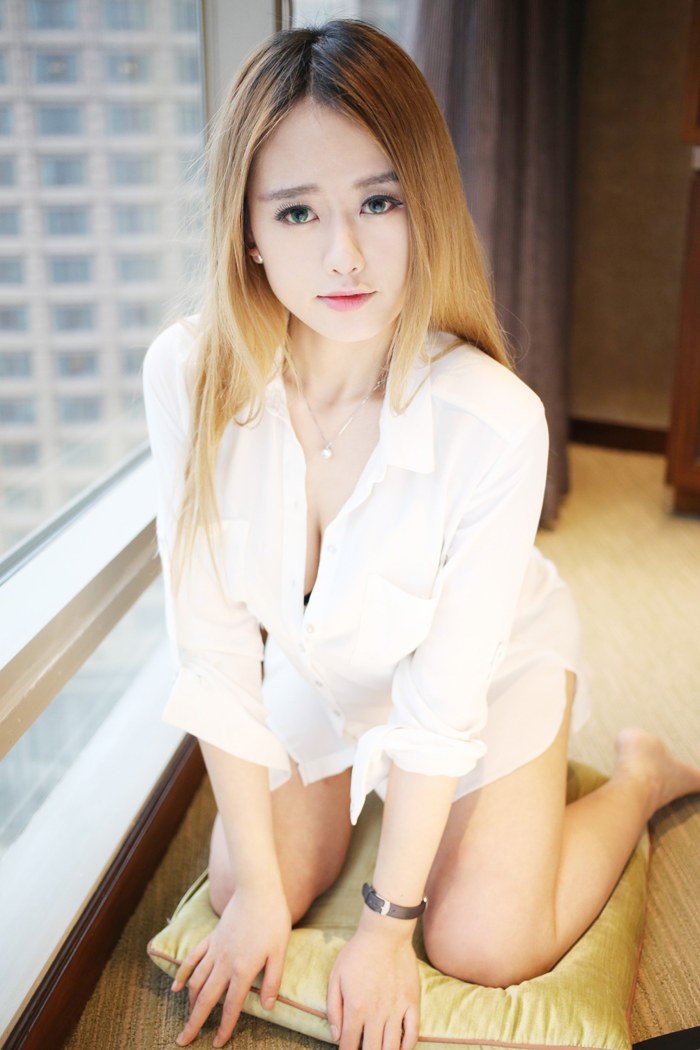 魅力美人黄佳丽一对巨胸撑爆白衬衣(图18)