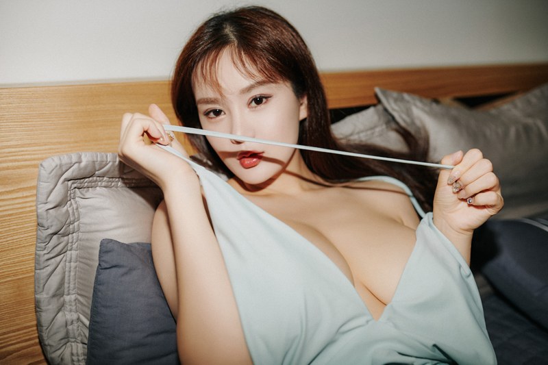 巨乳人妻易阳天台大胆露出挪不开眼(图10)