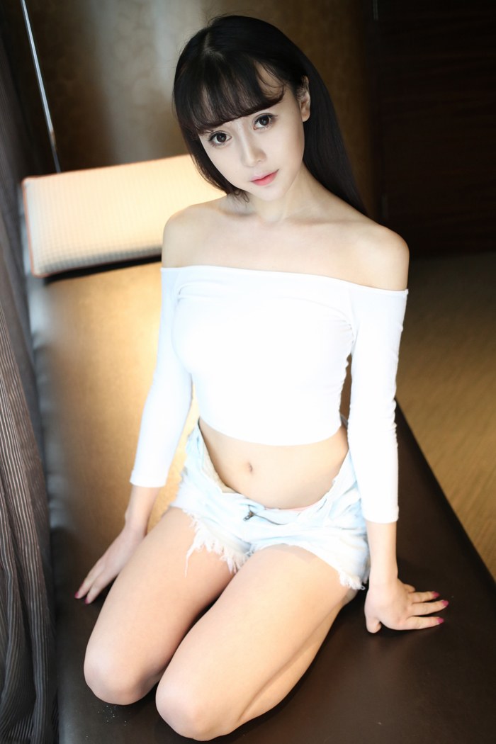 性感尤物赵小米肌肤白皙水嫩好诱人(图2)