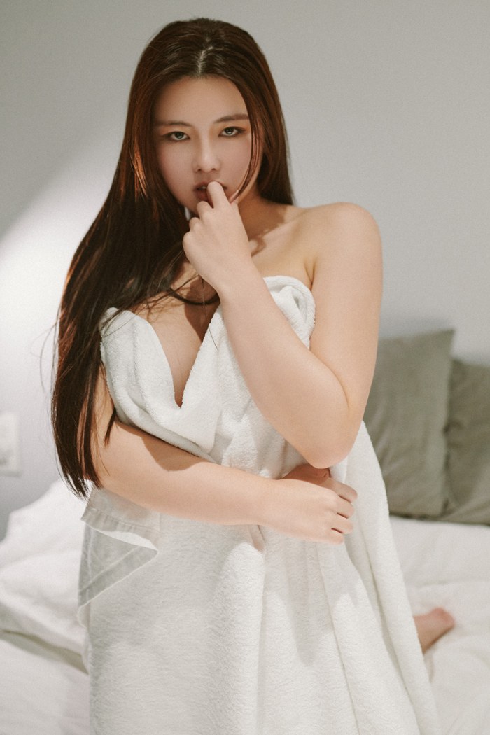 风韵少妇娜露饱满胸脯水嫩肌肤撩人(图46)