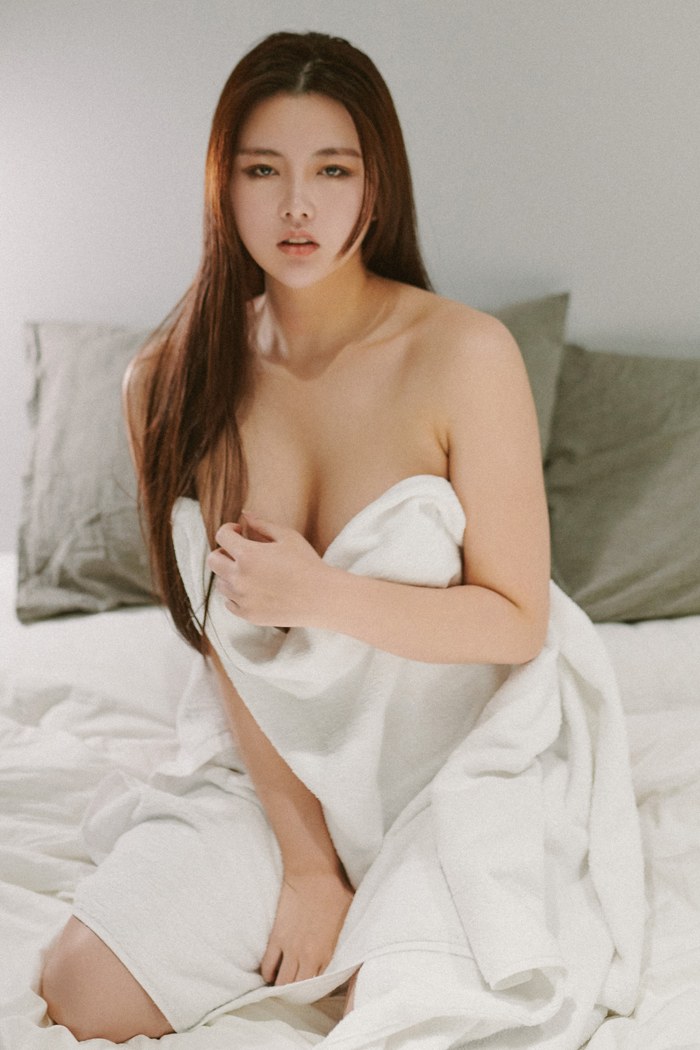 风韵少妇娜露饱满胸脯水嫩肌肤撩人(图47)