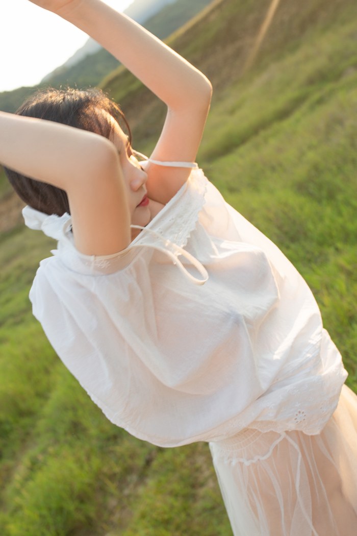 灵气女孩徐微微野外一身薄纱秀色可餐(图25)