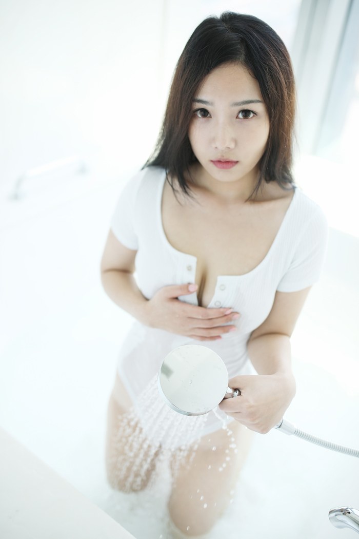 童颜巨乳徐微微浴室尽情展现迷人胴体(图35)