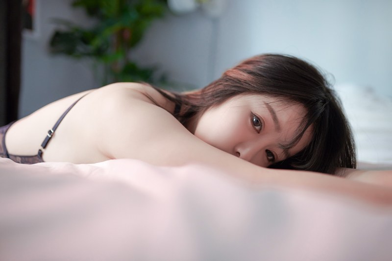 绝美女神王雨纯白皙玉体横陈床榻(图27)