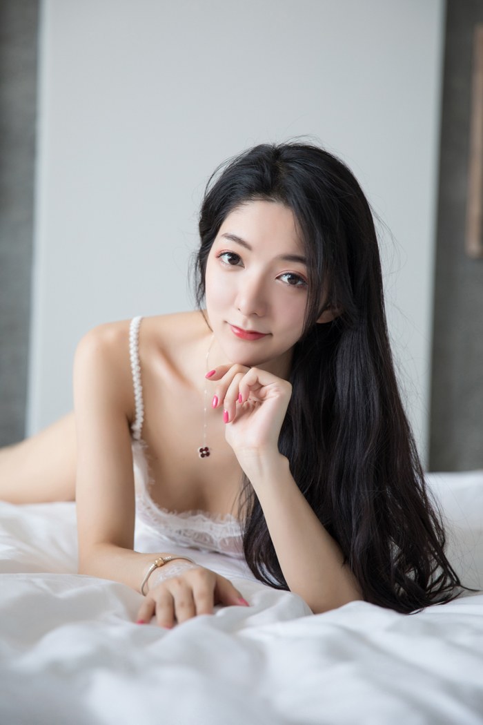 职场丽人小热巴蕾丝白纱肌肤如玉无瑕(图34)