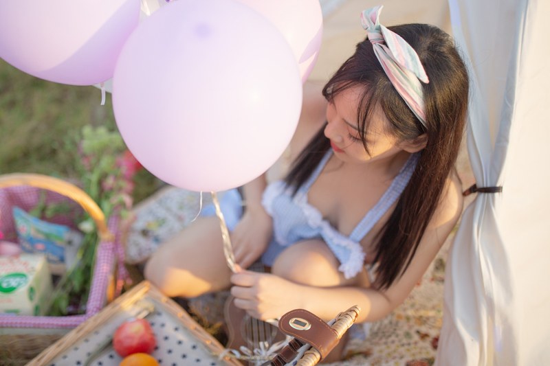 童颜巨乳徐微微野餐邀你品尝诱人胴体(图43)