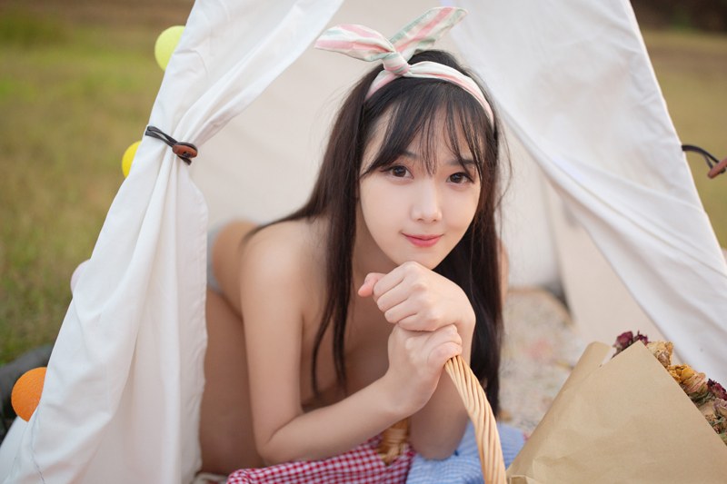 童颜巨乳徐微微野餐邀你品尝诱人胴体(图61)