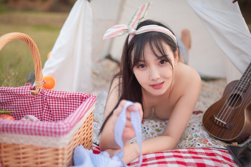 童颜巨乳徐微微野餐邀你品尝诱人胴体(图63)