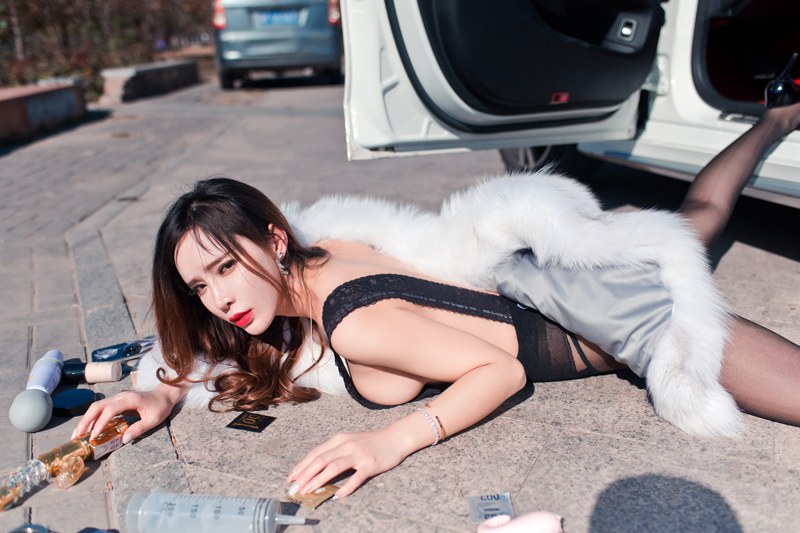 好色嫩模艾小青前凸后翘满是诱惑模样(图15)