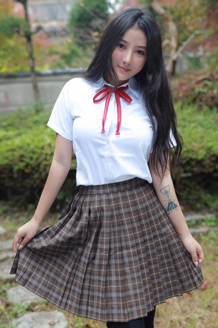 巨乳学姐玛鲁娜清纯学生装格外出众(图6)