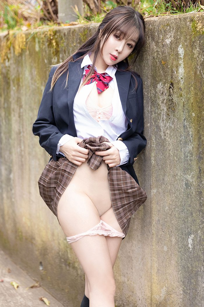 留日女学生王雨纯东京街头春光乍泄(图42)