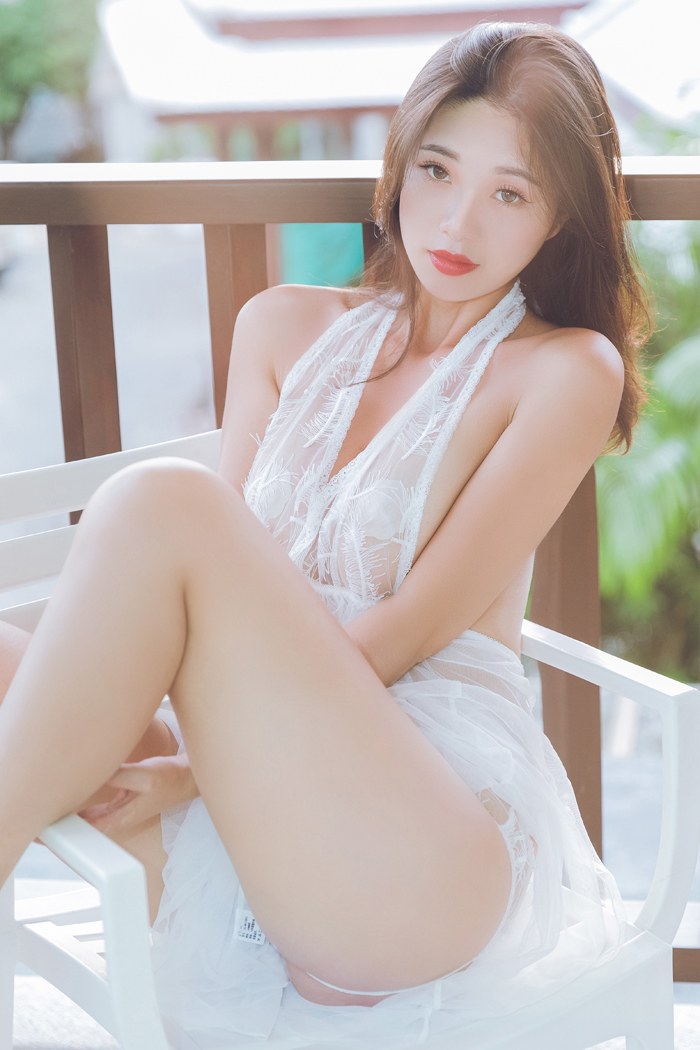 柔情美人宋KiKi滑嫩肌肤美艳红唇诱人(图14)