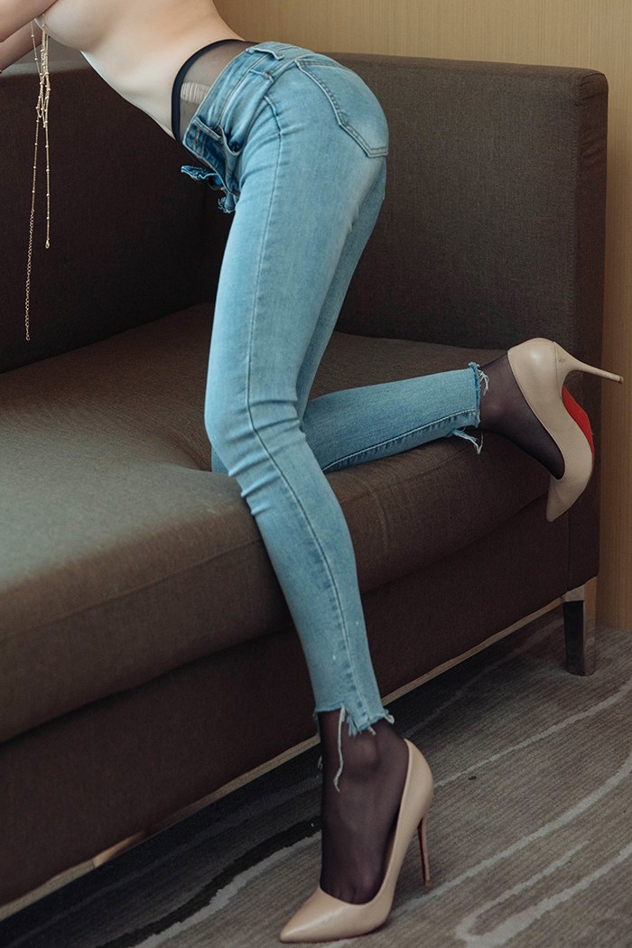 性感美人周于希修长身姿让人挪不开眼(图13)