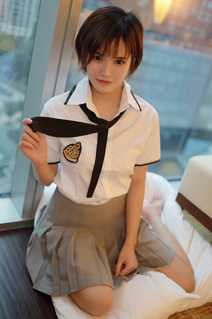 短发女郎小姿学生装如玉胴体分外诱人(图14)