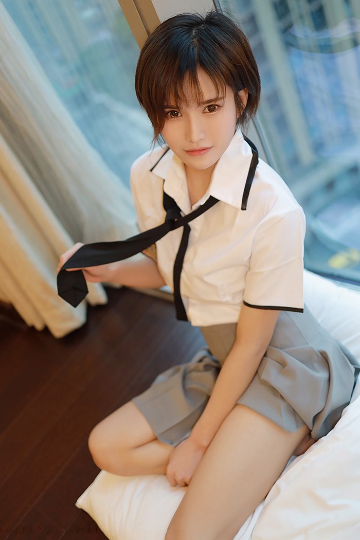 短发女郎小姿学生装如玉胴体分外诱人(图15)