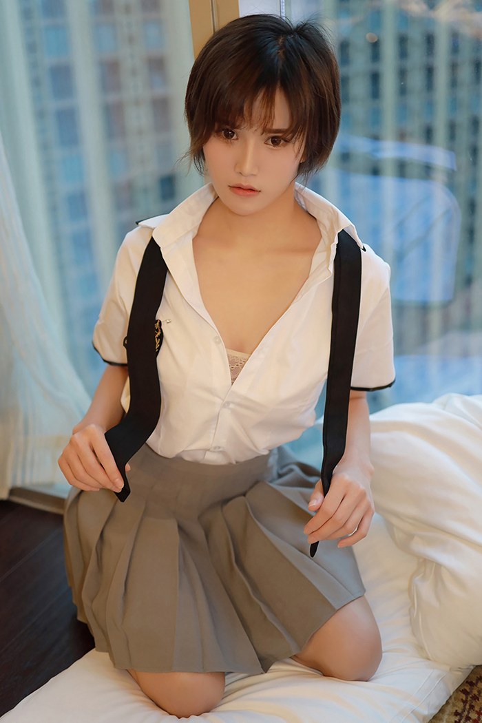 短发女郎小姿学生装如玉胴体分外诱人(图16)