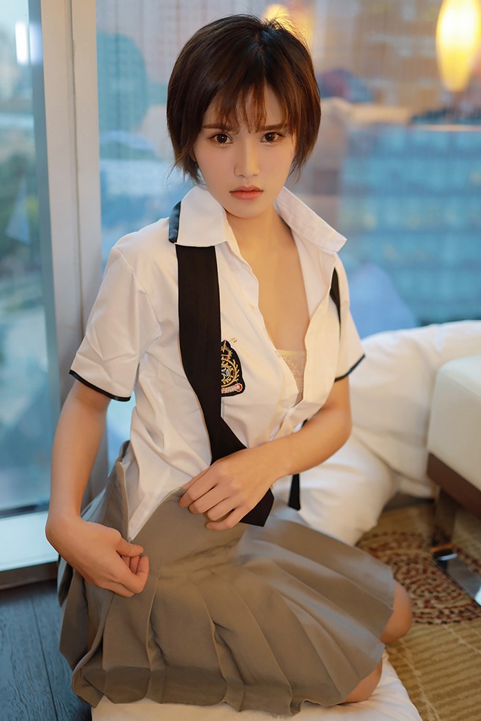 短发女郎小姿学生装如玉胴体分外诱人(图19)
