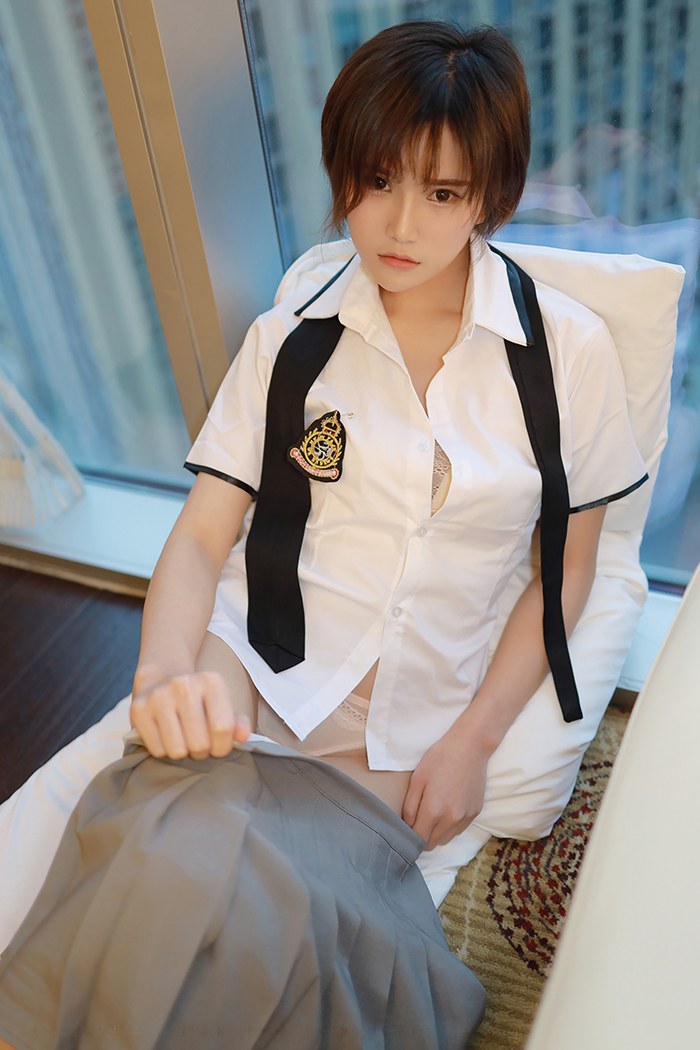 短发女郎小姿学生装如玉胴体分外诱人(图22)