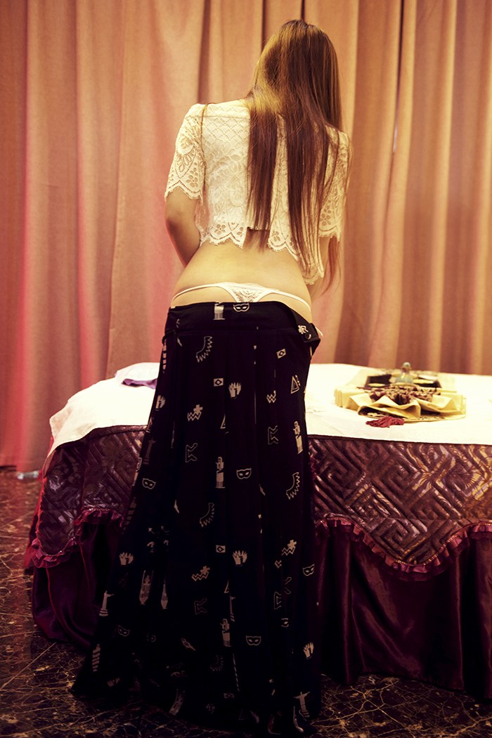 艾小青夜访按摩店竟无一女让她满足(图7)