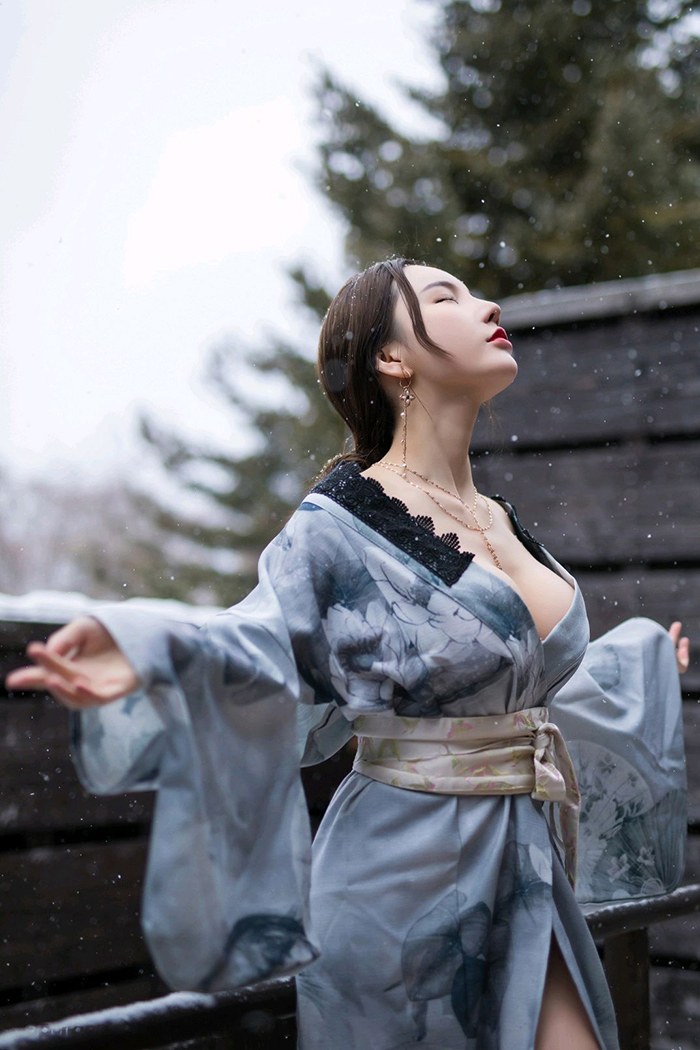 美艳佳人周于希饱满胸脯迷人红唇撩人(图26)