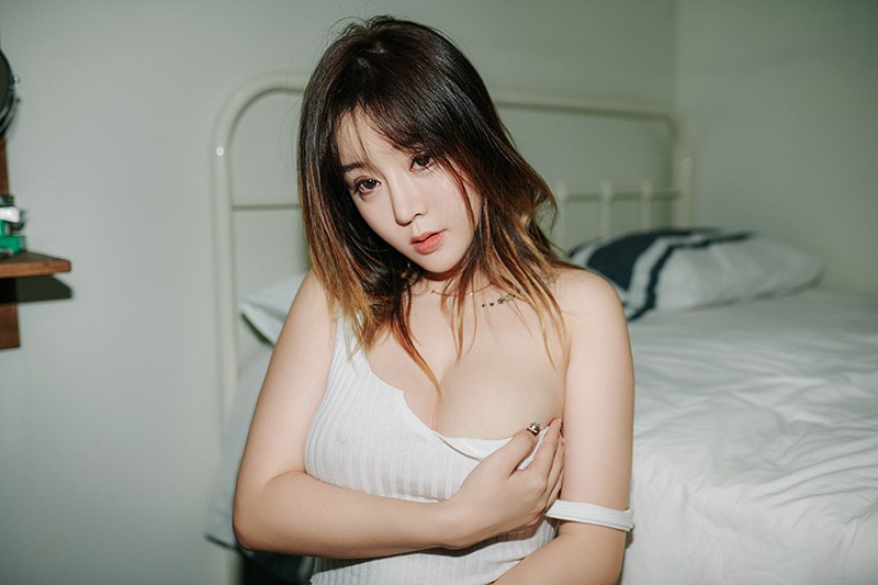 绝色嫩模王雨纯搔首弄姿眼神勾人(图56)