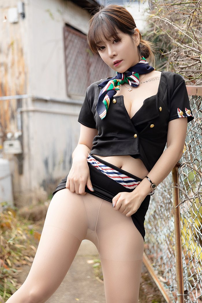 美丽尤物王雨纯空姐制服美乳白嫩吸睛(图8)