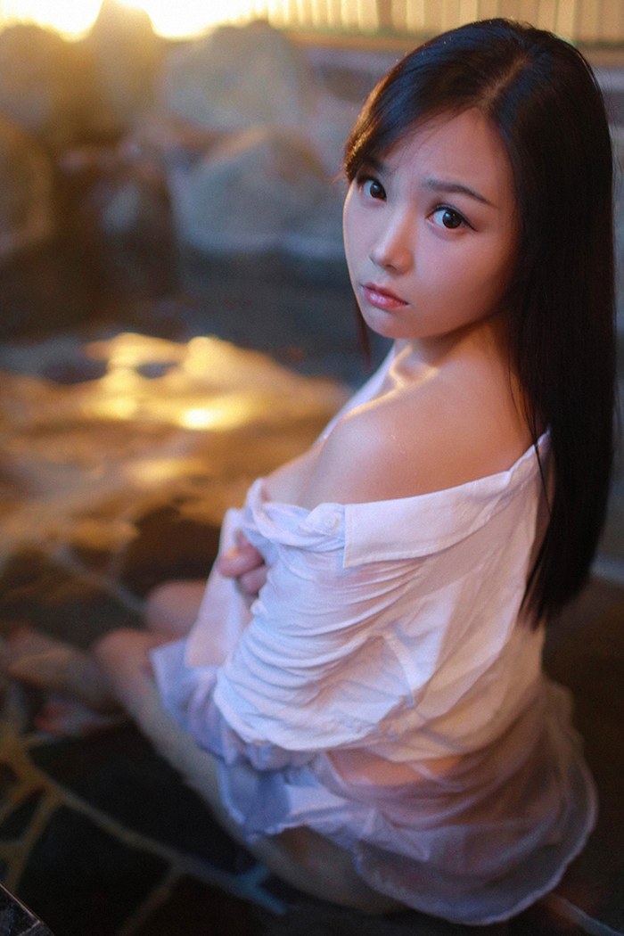 邻家妹妹徐微微湿身白衬衫贴身诱惑(图6)