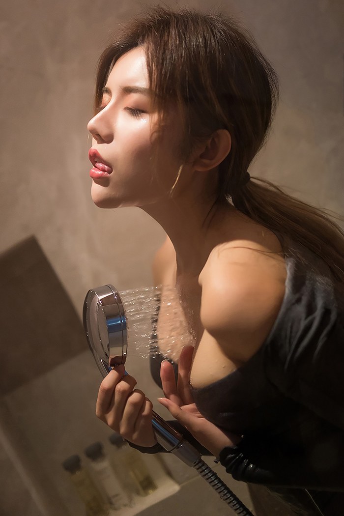 美女嫩模卓娅祺浴室湿身表情太过销魂(图26)