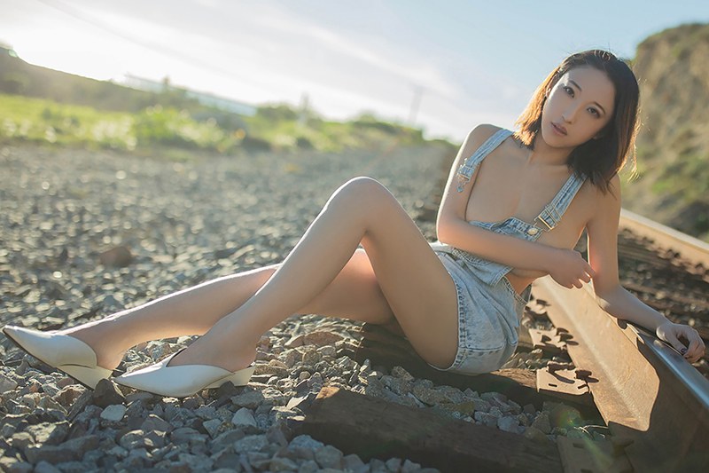 靓丽少妇栗子身材前凸后翘野外露出(图35)